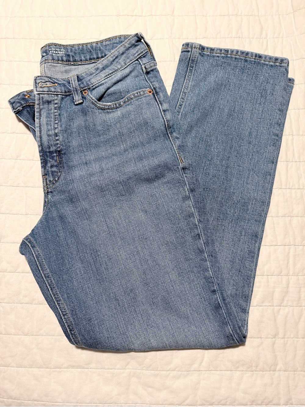 Old Navy Straight-Leg Jeans in Light Wash Blue